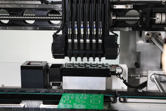 Αναβάθμιση Charmhigh CHM-751 SMT Pick And Place Machine 6 κεφαλές Θερμική αντιστάθμιση