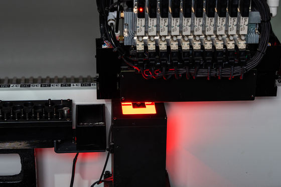 TS10 SMT Pick and Place Machine 10 κεφαλές 100 τροφοδοσίες 01005 Υποστήριξη υψηλής ταχύτητας
