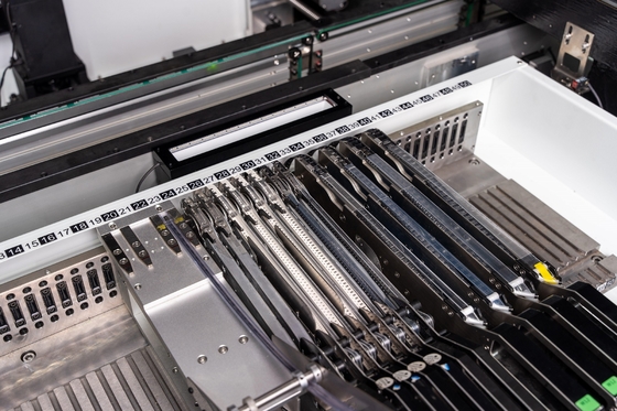 TS10 SMT Pick and Place Machine 10 κεφαλές 100 τροφοδοσίες 01005 Υποστήριξη υψηλής ταχύτητας