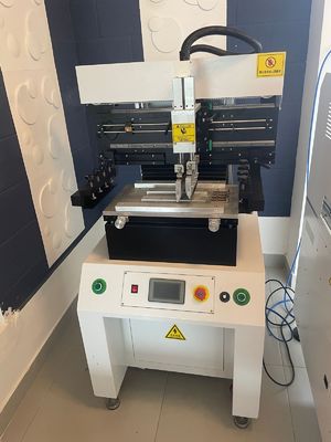 CHM-551 SMD Γραμμή παραγωγής SMT Γραμμή συναρμολόγησης υψηλής ακρίβειας 4 κεφαλές PCB κατασκευής ρομπότ